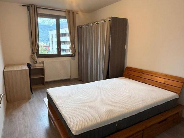 T2 meublé 57 m² Crolles – vue montagnes + parking