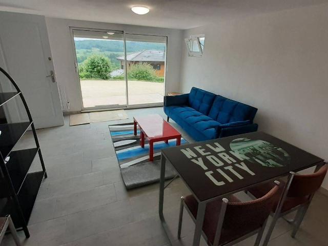 T2 meublé avec terrasse et vue sur les Alpes – proche Genève