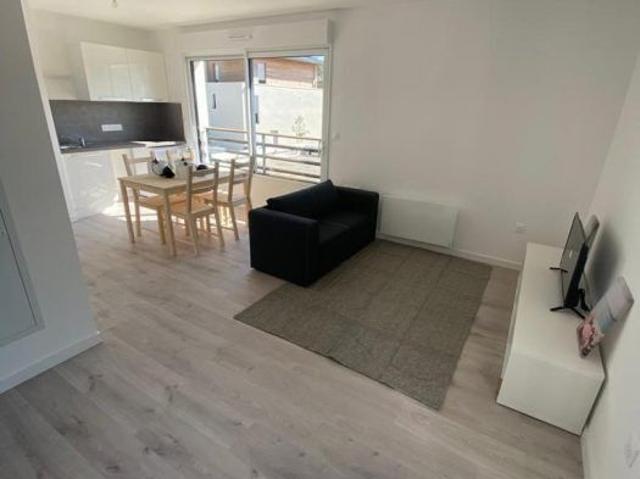 T2 MEUBLE AVEC BALCON