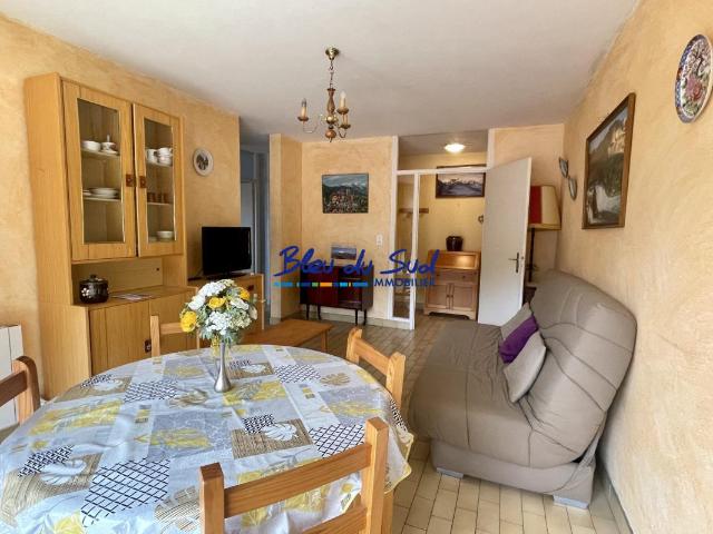 T2 MEUBLE AVEC BALCON, CAVE ET PARKING