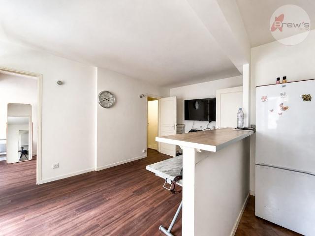 T2 meublé avec balcon filant sur toute la façade – Ascenseur – Paris 20e