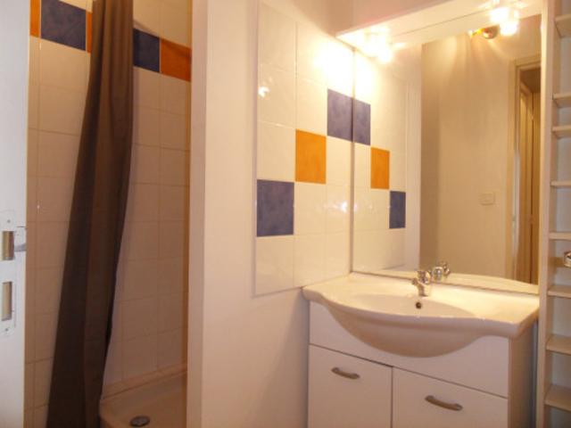 T2 MEUBLE BAIE VITREE SUR TERRASSE AU CALME SECURISE ENTRE JAUR2S ET MONTCALM