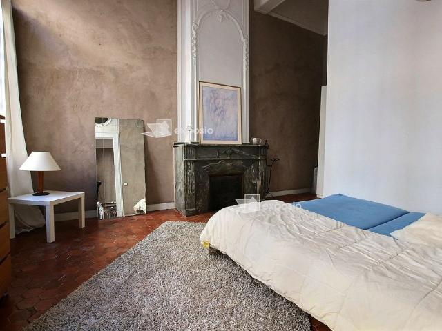 T2 meublé dans immeuble bourgeois idéal étudiant