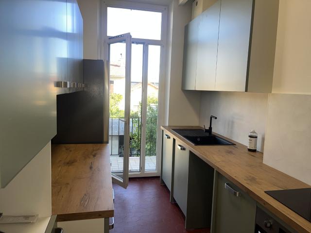 t2 meuble dans maison st just malpasse petit jardin