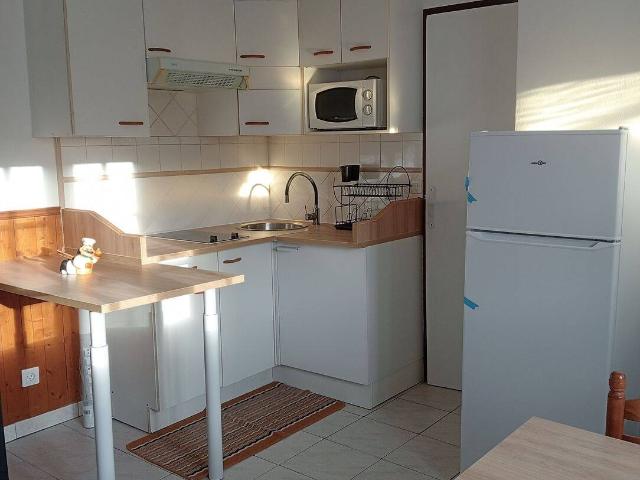 T2 meublé en maison terasse 21 m2 parking tram a 50m