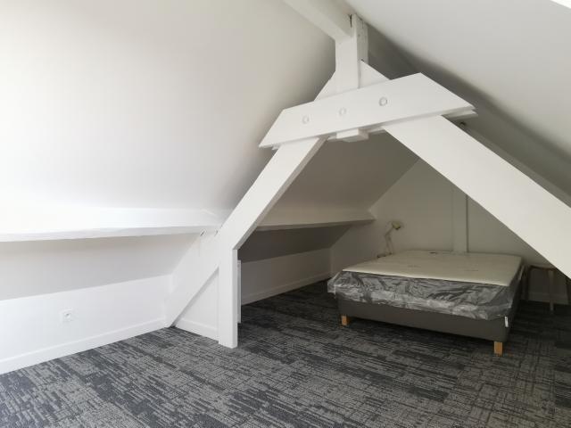 T2 MEUBLE et ENTIREMENT RENOVE 33M² REIMS PLACE DU FORUM