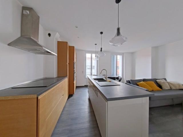 T2 MEUBLE SURESNES
