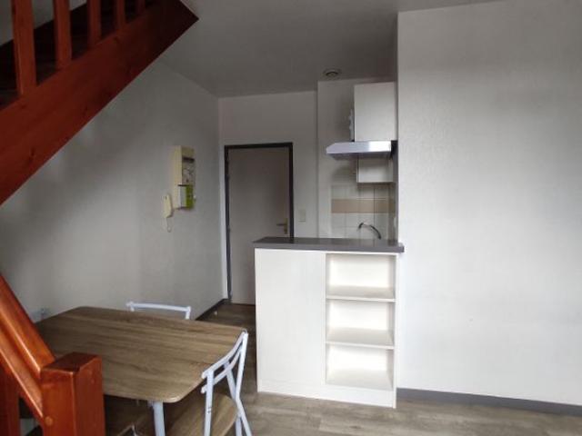 T2 MEUBLÉ PROCHE BORD DE VIENNE