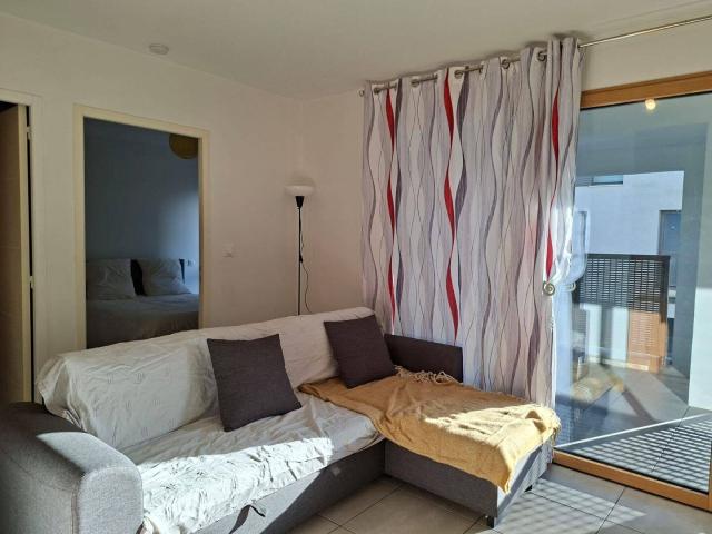 T2 meublé récent + balcon + grand garage — Sainte‑Colombe 69560
