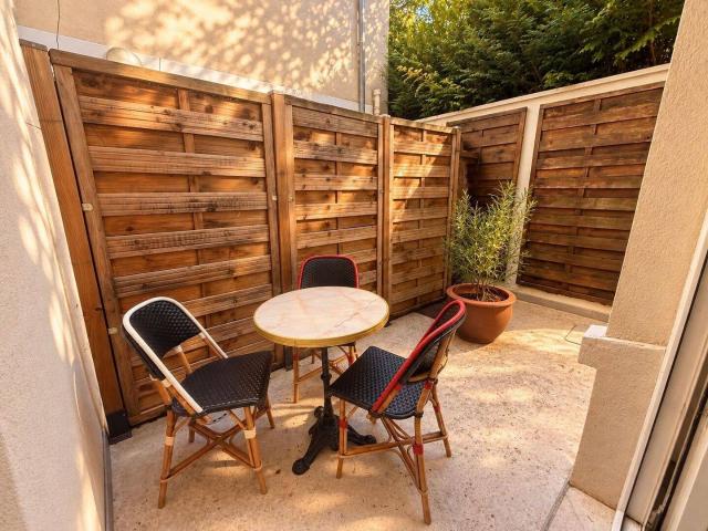 T2 meublé refait à neuf – Terrasse privative – Centre ville, bords de Marne