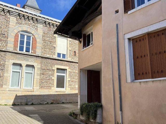 T2 MEUBLE RENOVE MEXIMIEUX CENTRE