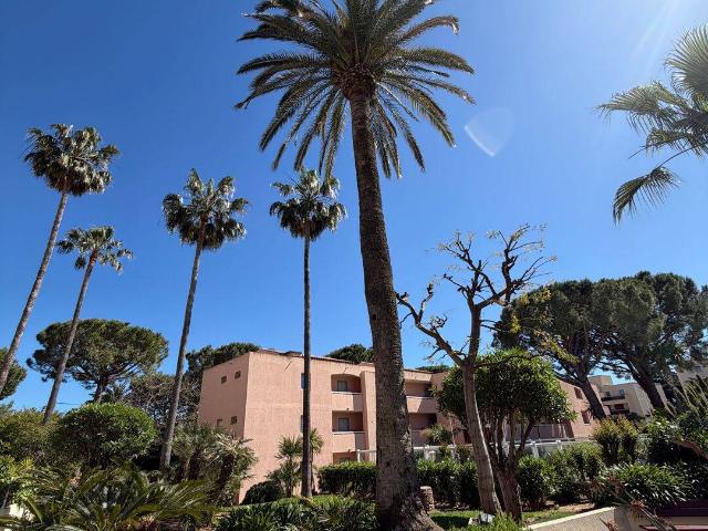T2 meublé rénové avec piscine – Bail mobilité – Golfe Juan