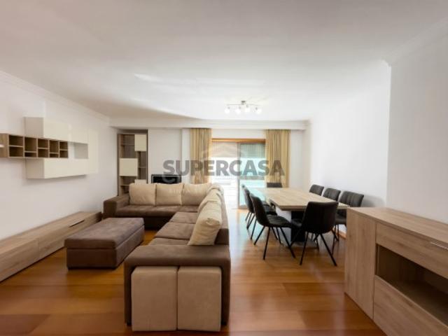 T2 Mobilado Como Novo c/ Lugar de Garagem em Oliveira do Douro