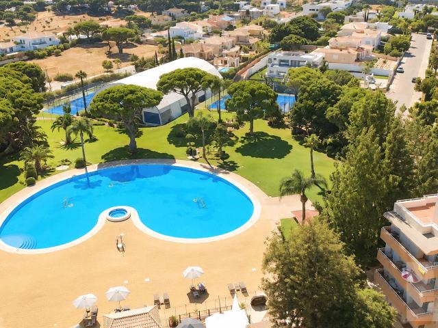 T2 Mobilado no Al Sakia Village com Garagem, 3 Varandas e Excelentes Áreas – Quarteira