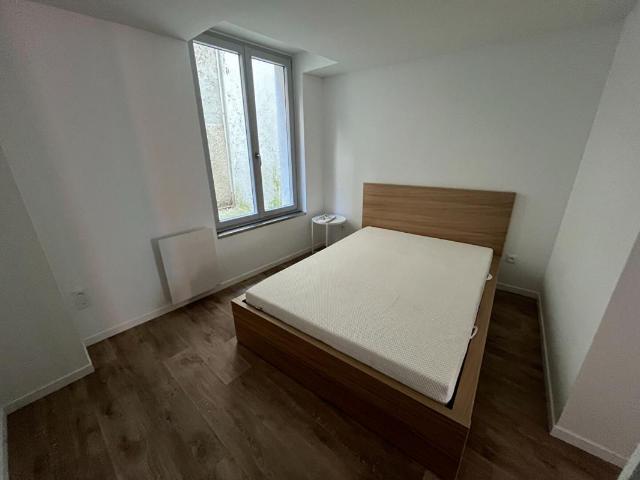 T2 MOBILIER MIS A DISPOSITION