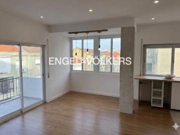 T2 Moderno e Elegante com Excelente Localização no Barreiro