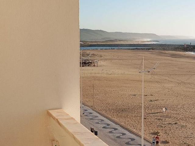 T2 na 1.ª Linha de Mar na Nazaré com Garagem
