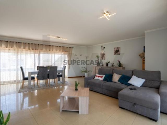 T2 na Adémia com Terraço e Garagem