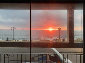 T2 na Avenida Brasil de luxo com vistas de mar