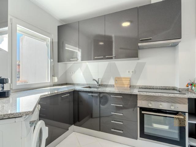 T2 na Cruz Quebrada | Varanda | Potencial Duplex | A 1 min. do Comboio | Jamor e Praia a Pé