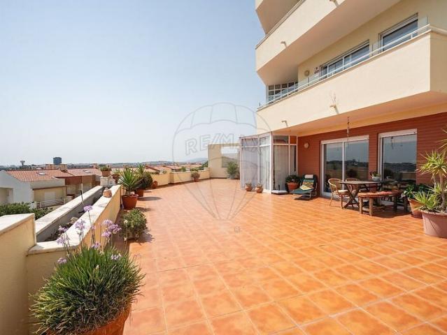 T2 na Quinta do Torneiro, Paço de Arcos / Terraço privativo. 109m² Oeiras E São Julião Da Barra