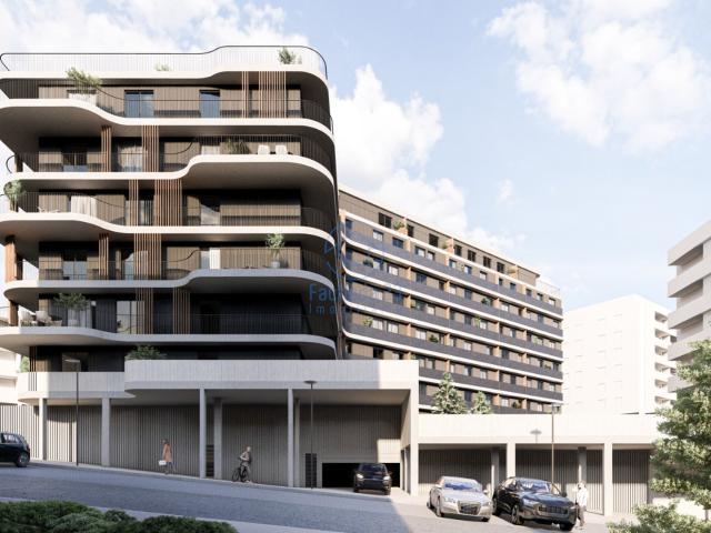 T2 Nascente com lugar de garagem e 10.70m2 de varanda último andar