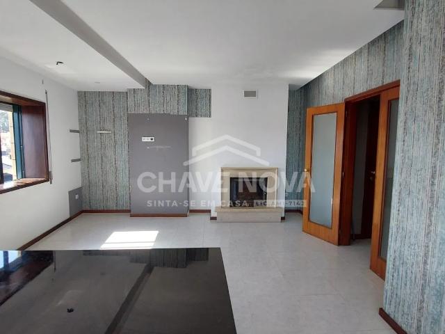 T2 no último piso com terraço e garagem fechada S. Félix da Marinha
