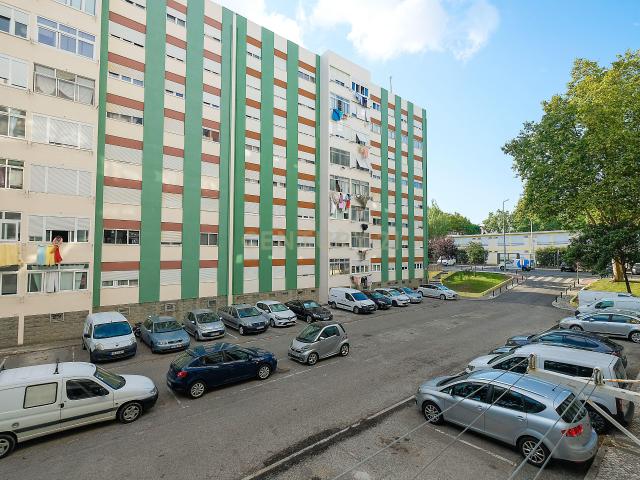 T2 no Cacém | 65 m² | 1.º Andar | Excelente Potencial