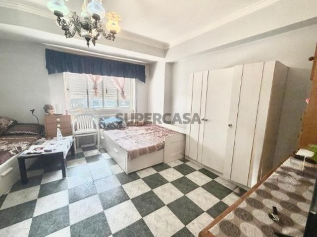 T2 no Cacém Junto a Avenida Principal dos Bons Amigos