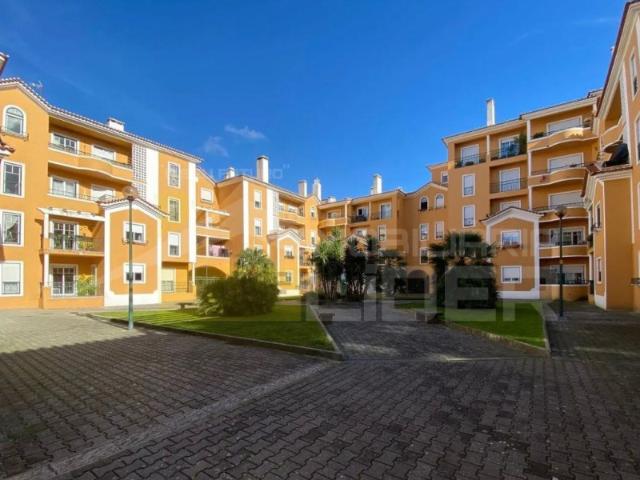 Oferta de Verão oferecemos a escritura. T2 no Centro da Venda do Pinheiro Mafra