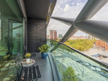 T2 no icónico edifício VARINO 02 com vista sobre o Campo Pequeno Equipado Garagem e Arrecadação 157m2