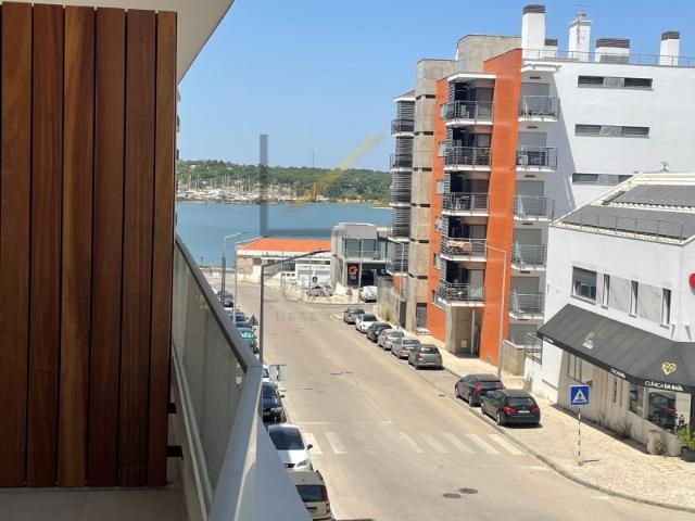 T2 Novo a Estrear para Arrendamento | Empreendimento Seixal Baía | Varanda Ampla, Garagem e Arrumos