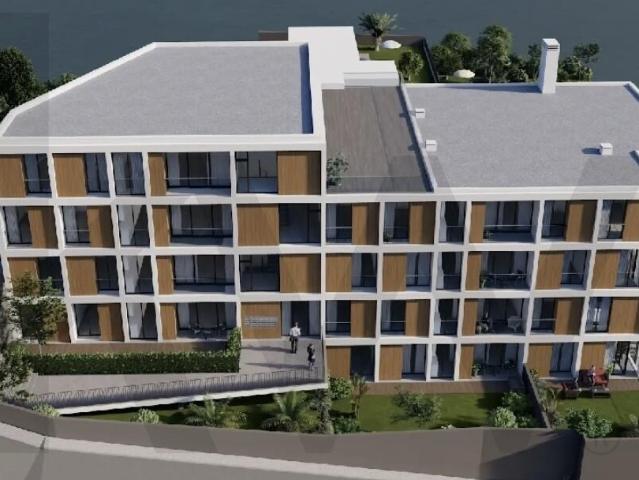 T2 novo Caniço com jardim privativo
