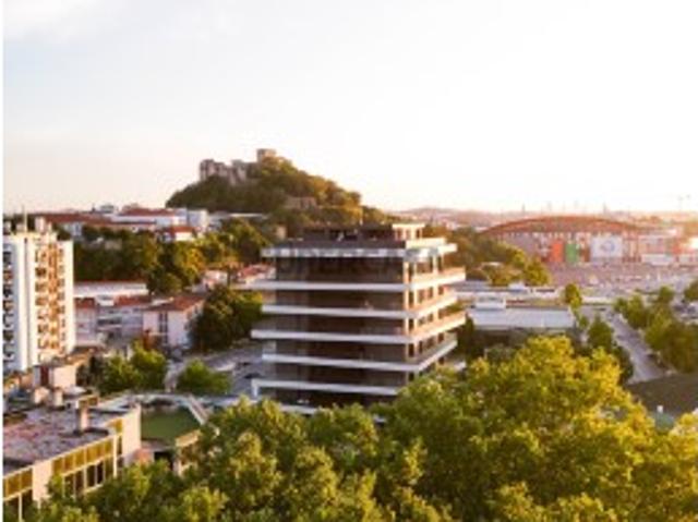 T2 novo com varanda, garagem e piscina D. João III Prestige Residence