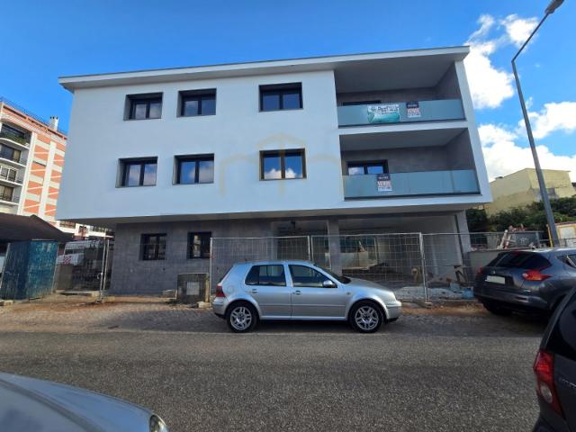 T2 Novo em Casal de Cambra | 2 Parqueamentos + Arrecadação + Churrasqueira | Entrega 2026