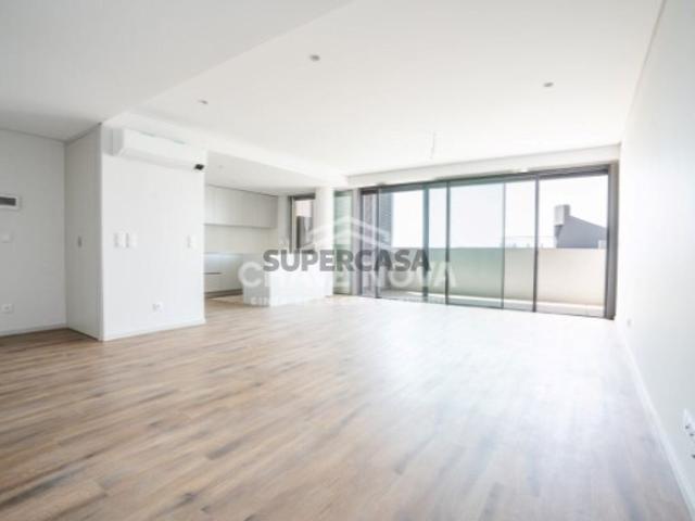 T2 Novo Último Piso c/ Lugar de Garagem Duplo em Mafamude