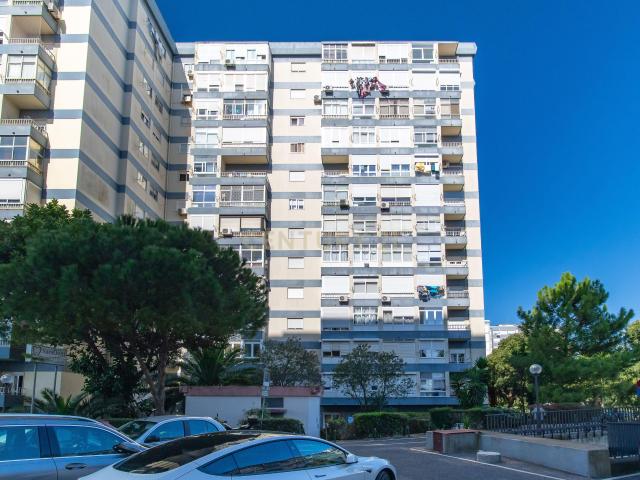 T2 para Arrendamento com Vista Rio e Serra de Carnaxide