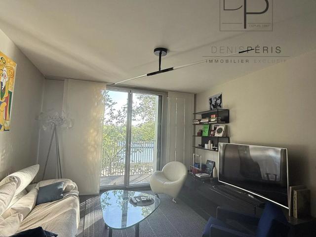 T2 Paris 4 53,4 m² – Balcon, vue Seine, parking