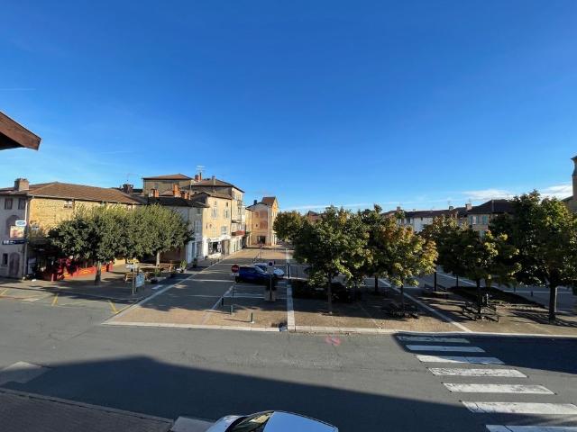 T2 + PARKING CENTRE VAL D OINGT