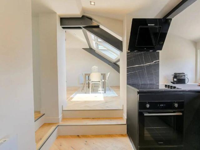 T2 + parking 32,90 m² Carrez 65,50 au sol ECULLY