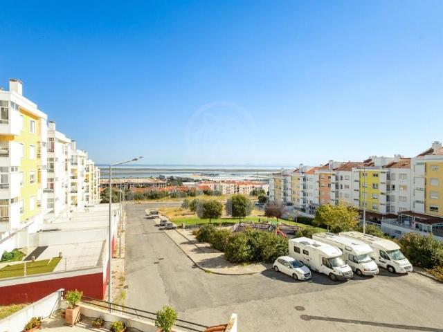 T2 Póvoa de Santa Iria | suite + vista rio + garagem