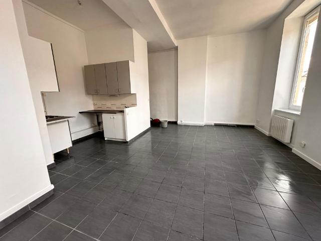 T2 PROXIMITE PLACE GUICHARD RENOVE A deux pas de.