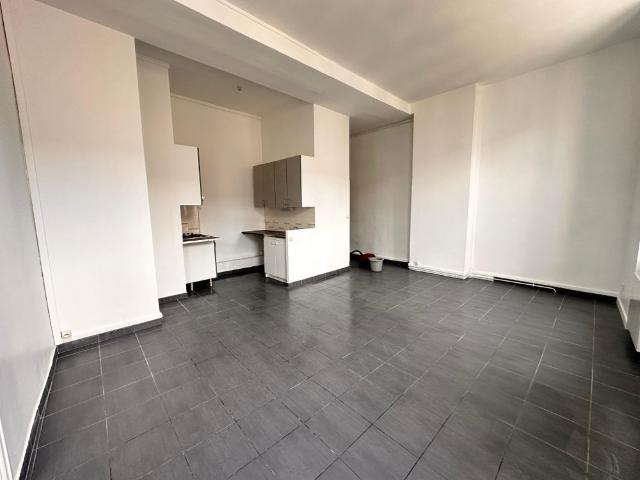 T2 PROXIMITE PLACE GUICHARD RENOVE A deux pas de.