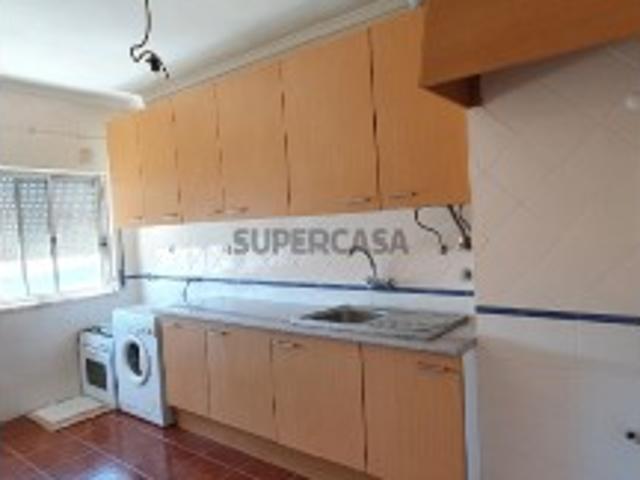 T2 pronto habitar prédio muito estimado