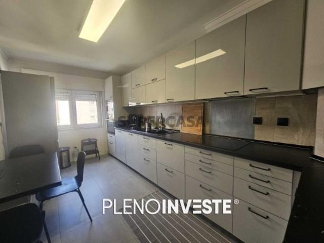 T2 Premium junto ao Taguspark: Remodelação Total, Conforto Térmico e Vista Panorâmica