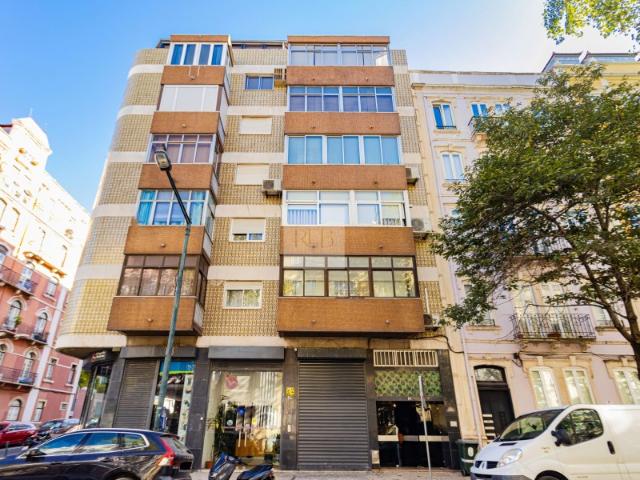T2 R. Luciano Cordeiro c/ Garagem Lisboa