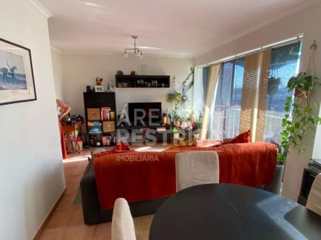 T2 Remodelado Orig. T3 | A 10 min da Praia e da Nova SBE | Excelente Localização em Oeiras