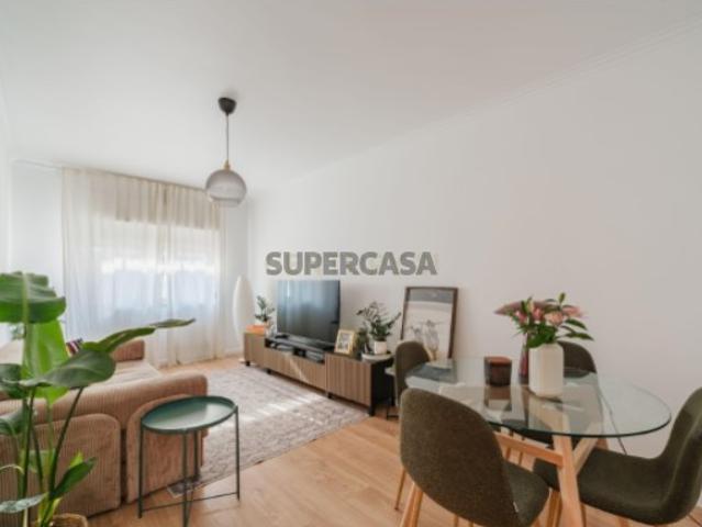 T2 REMODELADO c/ ARRECADAÇÃO | CASAL DE SÃO BRÁS | Arrecadação 68 m²