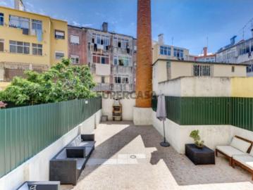 T2 REMODELADO, COM TERRAÇO DE 73M2