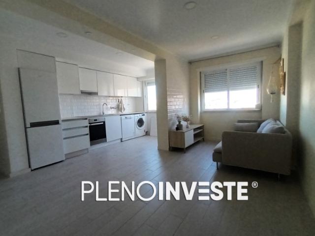 T2 remodelado com vista deslumbrante na Torre da Marinha